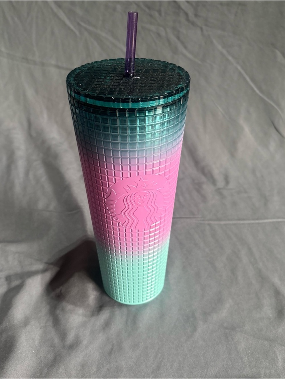 Starbucks 2024 Ombré Grid Tumbler Valentine’s Day Cold Cup Limited Edition 24oz